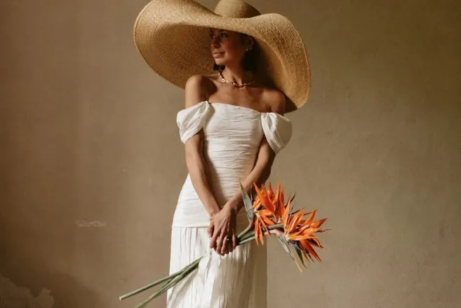 Tendencias en Vestidos de Novia 2024: Inspiración Medieval, Cintura Vasca y Más Estilos que Marcarán el Año