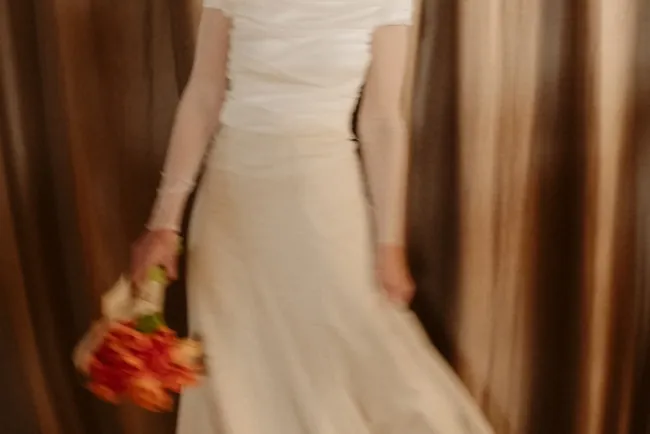 Vestidos de Novia con Mangas de Tul: Elegancia y Versatilidad para las Bodas de 2024