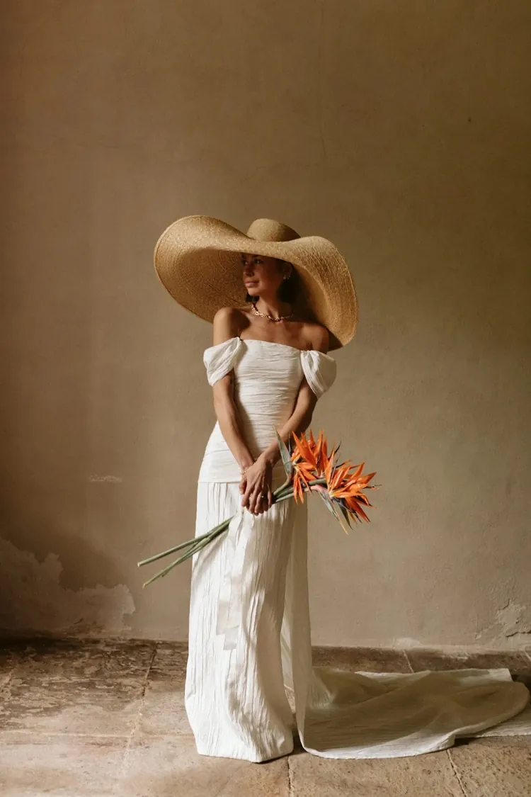 Tendencias en Vestidos de Novia 2024: Inspiración Medieval, Cintura Vasca y Más Estilos que Marcarán el Año