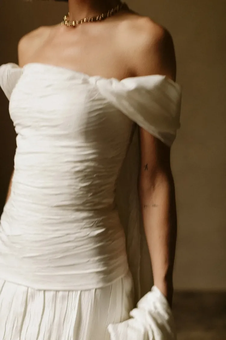 Tendencias en Vestidos de Novia 2024: El Glamour de Hollywood, Talle Bajo y Diseños de Ensueño