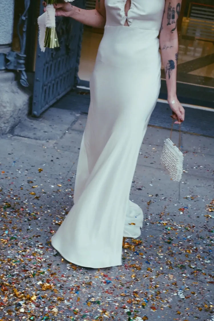 Slip Dress: La Elegancia Lencera que Domina las Bodas Civiles en 2024